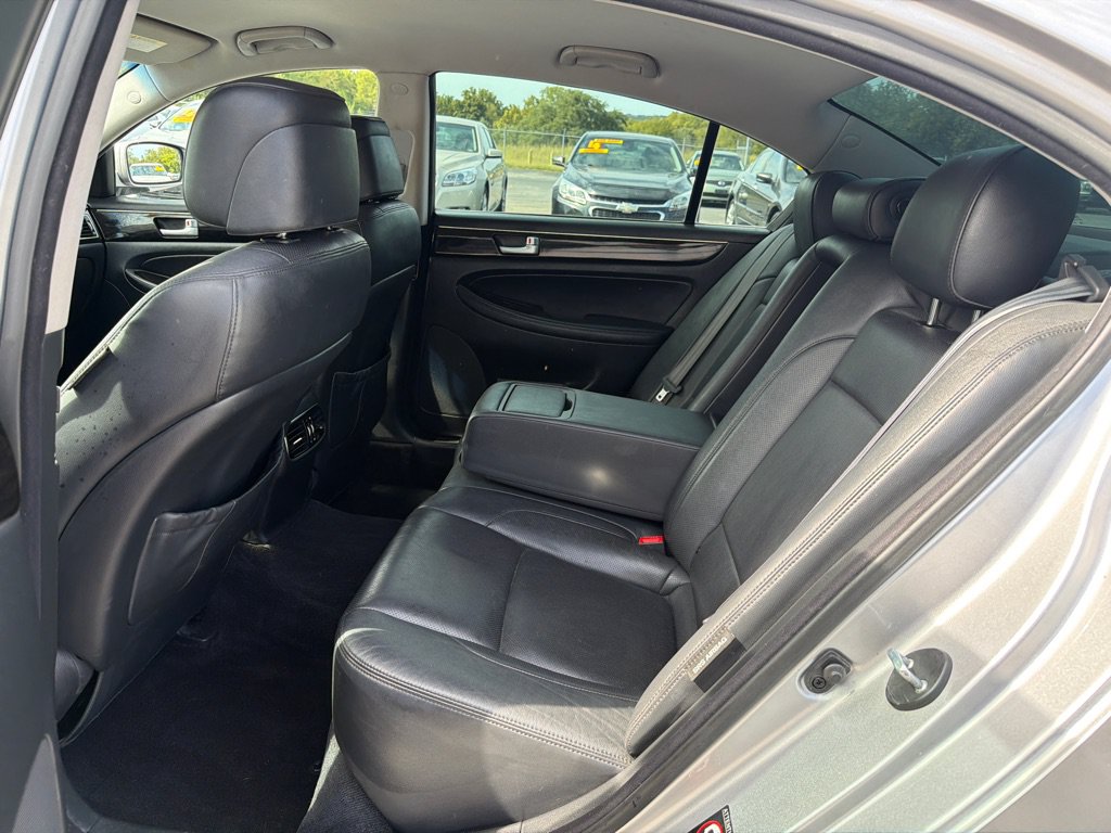 Used 2012 Hyundai Genesis 3.8 RWD image 12
