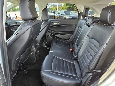 Used 2024 Ford Edge SEL image 9