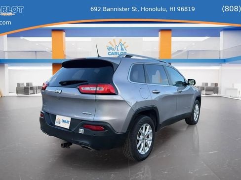 Used 2018 Jeep Cherokee Latitude Plus w/ Comfort/Convenience Group AWD/4WD image 3
