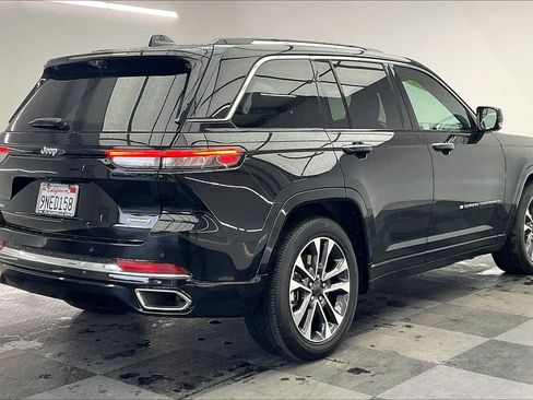 Used 2023 Jeep Grand Cherokee Overland w/ Advanced Protech Group III AWD/4WD image 13