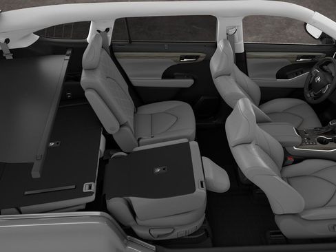 New 2026 Toyota Highlander Platinum image 4