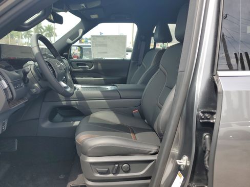 New 2025 Nissan Armada SL image 10