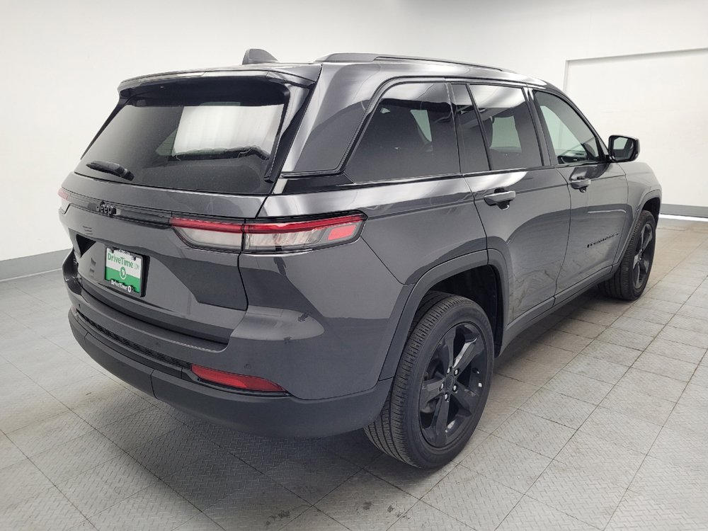 Used 2023 Jeep Grand Cherokee Altitude AWD/4WD image 9