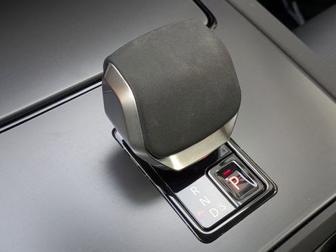 Used 2025 Land Rover Discovery Sport S image 12