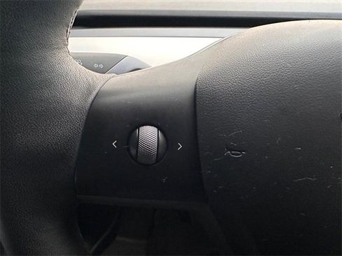 Used 2021 Tesla Model Y Performance image 18