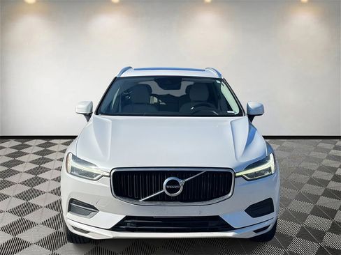 Used 2018 Volvo XC60 T5 Momentum w/ Vision Package image 8