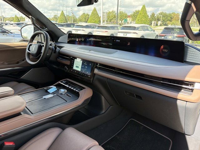 New 2027 Lincoln Navigator Black Label AWD/4WD image 18
