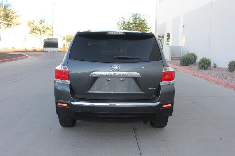 Used 2013 Toyota Highlander 4WD w/ Cold Weather Pkg image 6