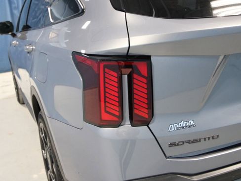 Used 2025 Kia Sorento SX AWD/4WD image 38