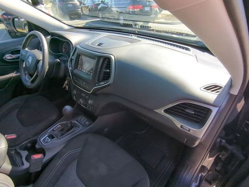 Used 2021 Jeep Cherokee Latitude image 40