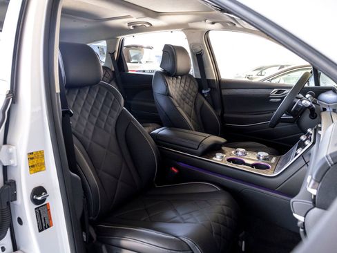 Used 2025 Genesis GV80 3.5T Prestige image 25