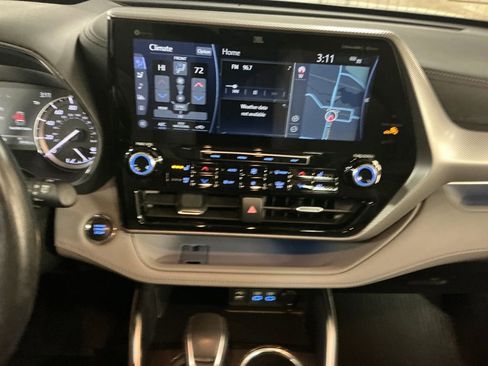 Used 2022 Toyota Highlander Platinum image 17