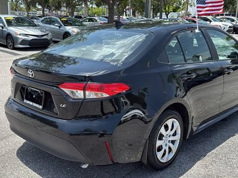 Used 2025 Toyota Corolla LE FWD image 9