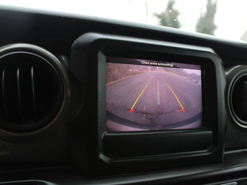 Used 2022 Jeep Wrangler Unlimited Sport image 33