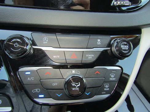 Used 2023 Chrysler Voyager LX FWD image 29