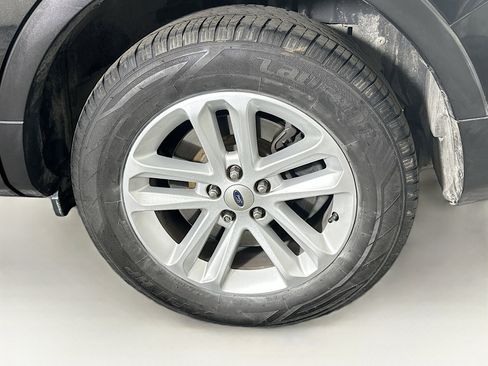 Used 2015 Ford Explorer XLT w/ Equipment Group 202B image 11