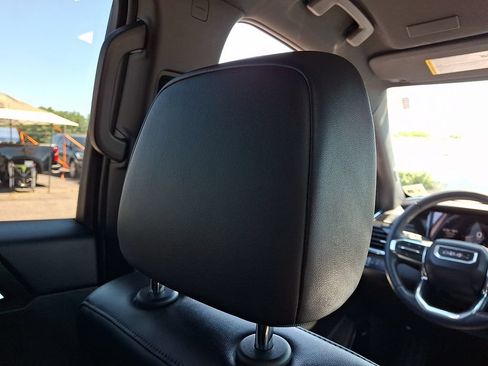 Used 2024 GMC Acadia Elevation FWD image 14