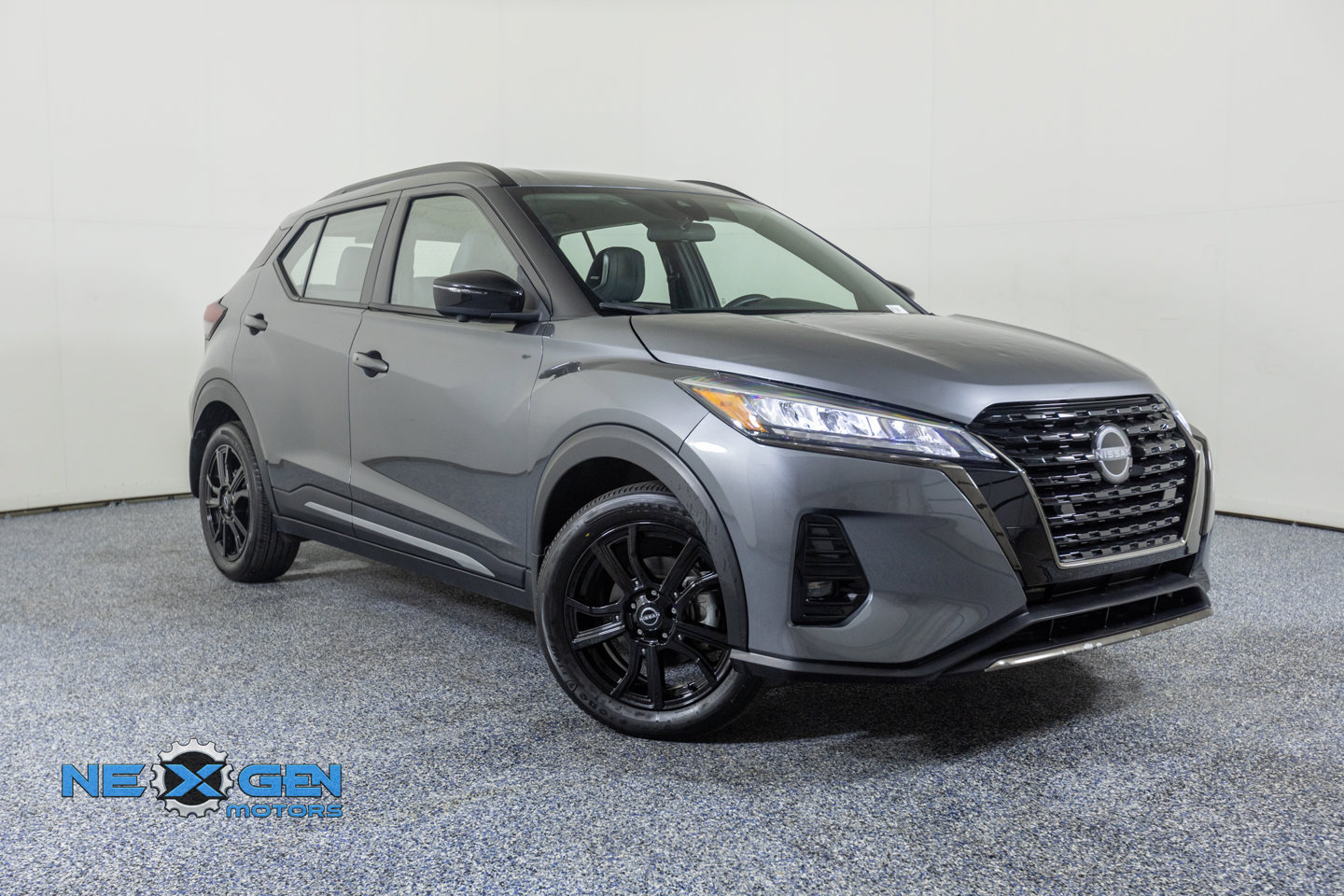 Used 2024 Nissan Kicks SR w/ SR Premium Package FWD image 1