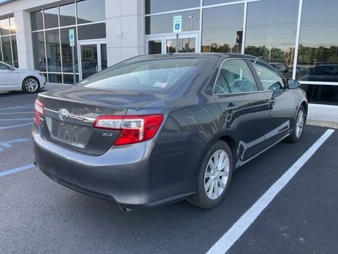 Used 2012 Toyota Camry XLE w/ Leather Pkg FWD image 8