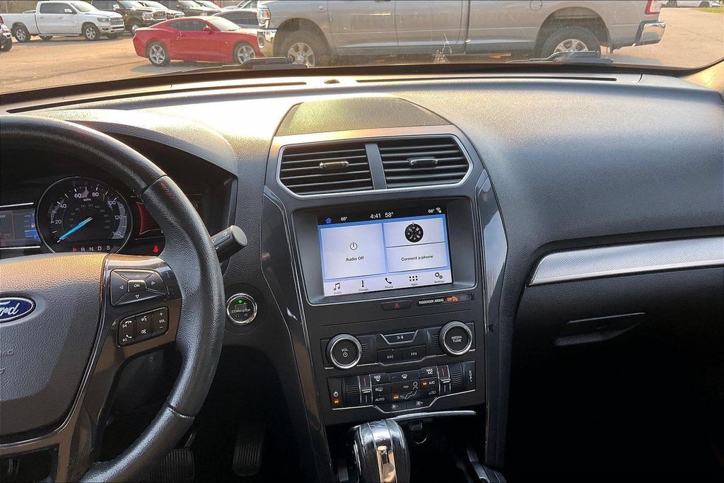 Used 2018 Ford Explorer XLT w/ Equipment Group 201A FWD image 6