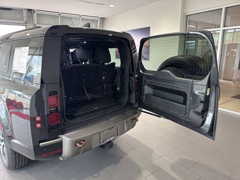 Used 2023 Land Rover Defender 130 X-Dynamic SE AWD/4WD image 9
