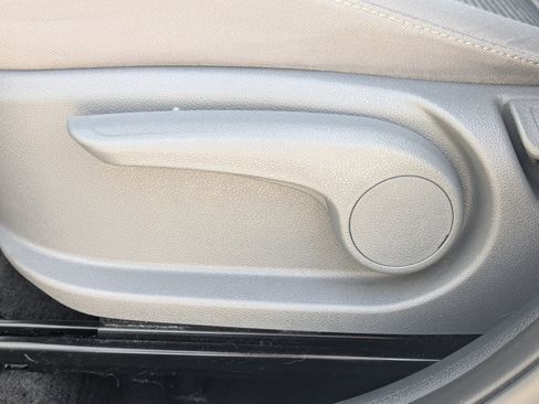 Used 2019 Kia Niro LX image 22