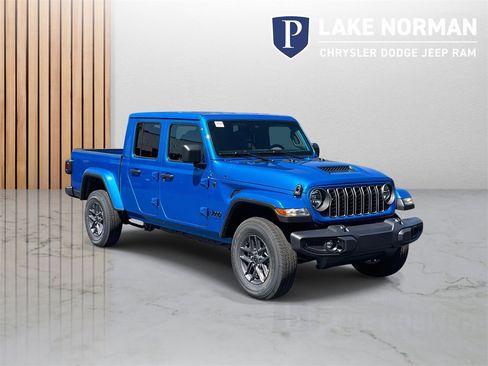 New 2025 Jeep Gladiator Sport image 2