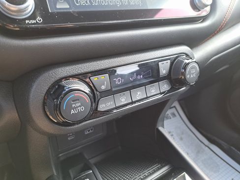 Used 2023 Nissan Kicks SR w/ SR Premium Package image 18