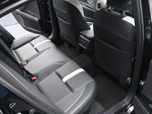 Used 2025 Toyota Camry SE image 19