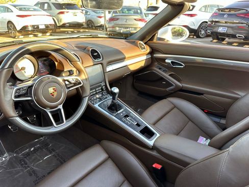 Used 2018 Porsche 718 Boxster S image 11