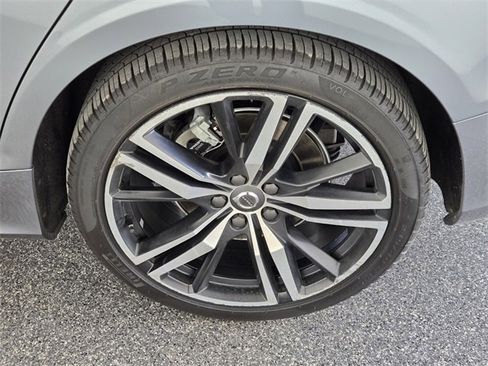 Used 2019 Volvo S60 T5 R-Design image 6