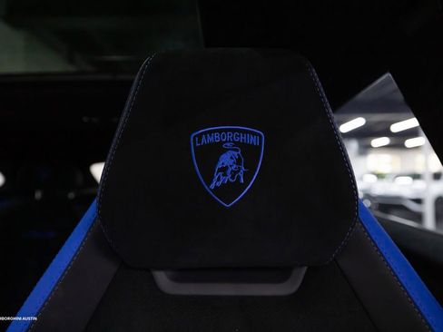 Used 2024 Lamborghini Urus Performante AWD/4WD image 30