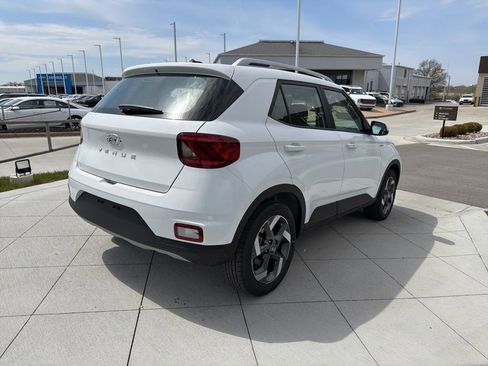 New 2026 Hyundai Venue SEL FWD image 5