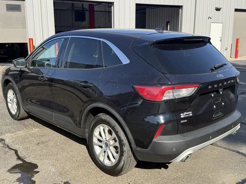 Used 2021 Ford Escape SE w/ Cold Weather Package FWD image 2