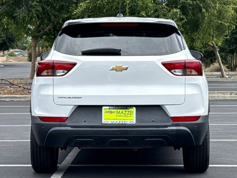 Used 2021 Chevrolet TrailBlazer LS FWD image 12