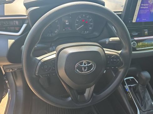 Used 2025 Toyota Corolla LE FWD image 16