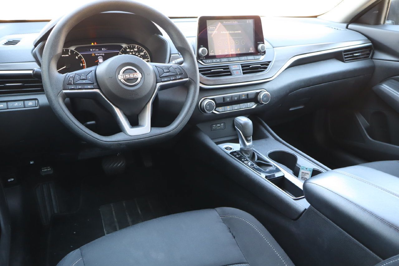 Used 2025 Nissan Altima 2.5 SV FWD image 4