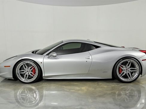 Used 2013 Ferrari 458 Italia Coupe RWD image 6
