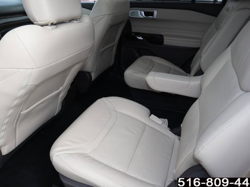 Used 2023 Ford Explorer Platinum w/ Technology Package image 13