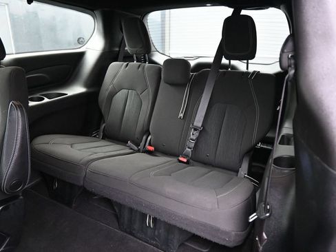 Used 2020 Chrysler Pacifica Touring w/ S Appearance Package FWD image 25