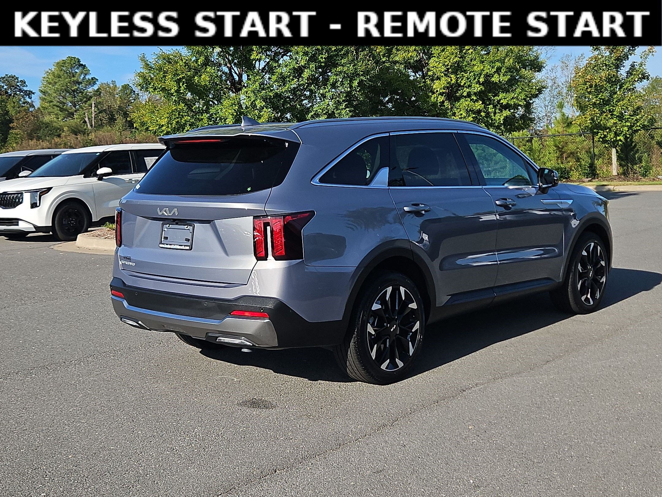 Used 2025 Kia Sorento EX w/ Panoramic Sunroof Package FWD image 7