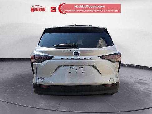 Used 2023 Toyota Sienna XLE w/ XLE Plus Package AWD/4WD image 4