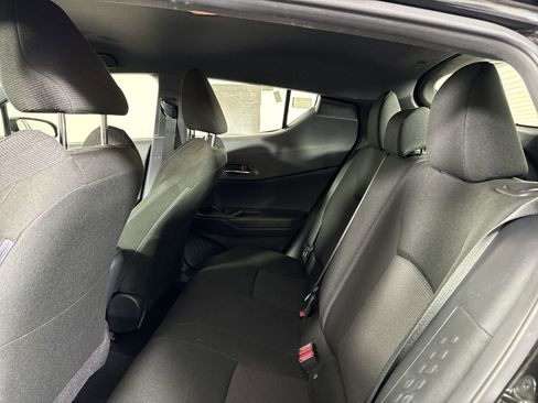 Used 2019 Toyota C-HR XLE image 21