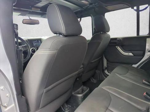 Used 2015 Jeep Wrangler Unlimited Sahara w/ Connectivity Group AWD/4WD image 19