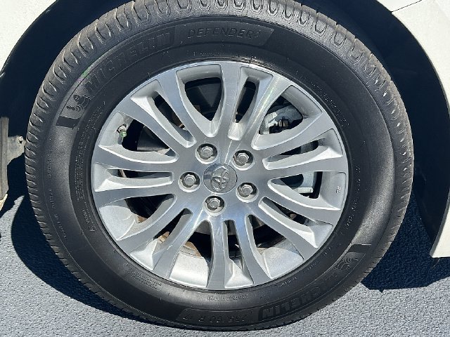 Used 2015 Toyota Sienna XLE Premium FWD image 9