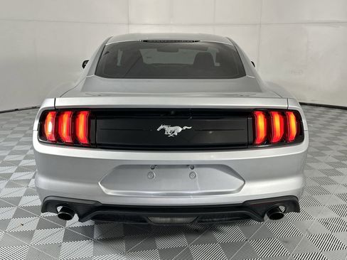 Used 2018 Ford Mustang Coupe RWD image 7