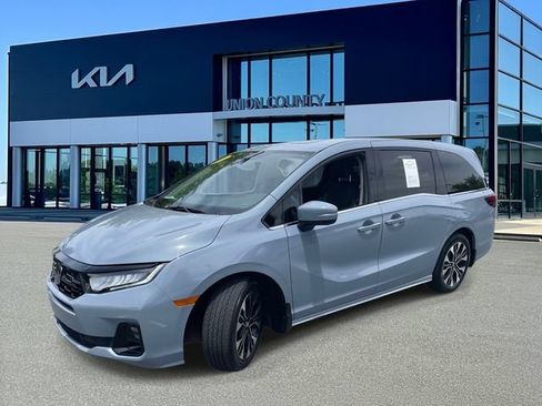 Used 2025 Honda Odyssey Elite image 3