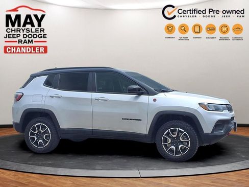 Used 2025 Jeep Compass Trailhawk AWD/4WD image 17