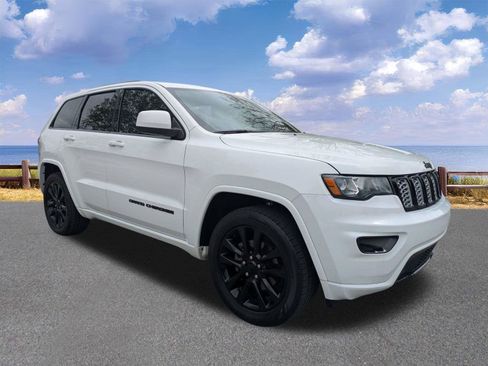 Used 2019 Jeep Grand Cherokee Altitude image 10