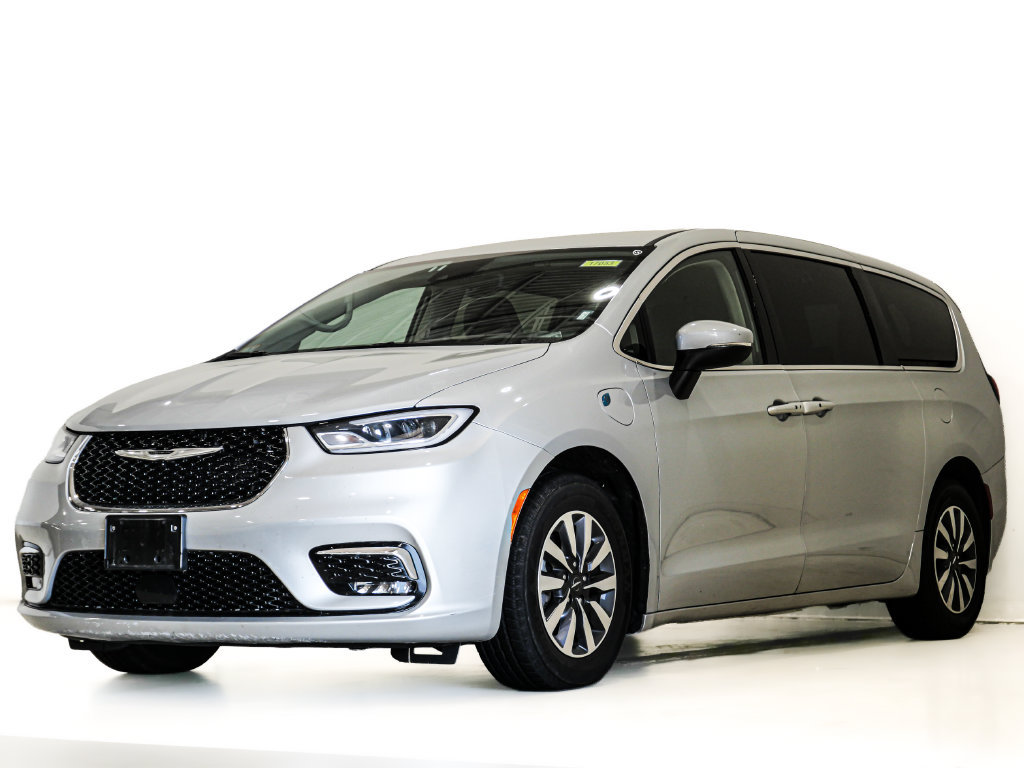 Used 2023 Chrysler Pacifica Touring-L FWD image 3